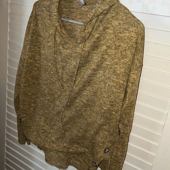 Misia Hoodie With button details - Picture 1 of 7